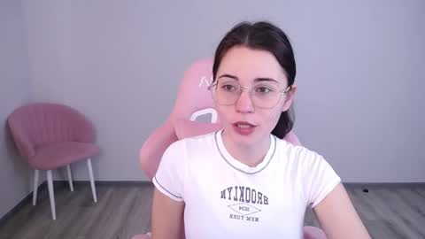 Snapshot of kisulya_meow246 chatting on October 22, 5:23 am Vikki Rose online show from October 22, 5:23 am