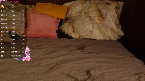 The sexy fox Kitsune online show from November 9, 8:05 pm