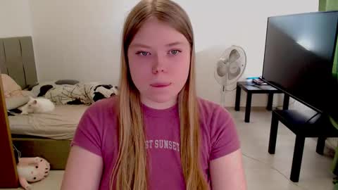 Snapshot of kitten_jenny01 chatting on September 29, 12:21 pm Jennyblonde and Emmabrunette online show from September 29, 12:21 pm