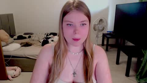 Snapshot of kitten_jenny01 chatting on September 25, 2:38 pm Jennyblonde and Emmabrunette online show from September 25, 2:38 pm