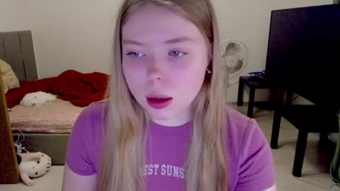 Snapshot of kitten_jenny01 chatting on October 26, 2:34 pm Jennyblonde and Emmabrunette online show from October 26, 2:34 pm