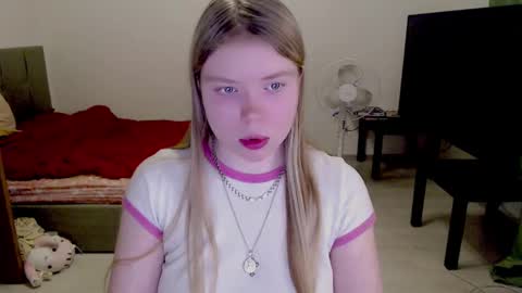 Snapshot of kitten_jenny01 chatting on February 7, 7:59 pm Jennyblonde and Emmabrunette online show from February 7, 7:59 pm