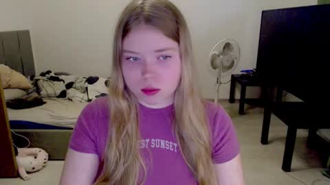 Snapshot of kitten_jenny01 chatting on October 6, 2:34 pm Jennyblonde and Emmabrunette online show from October 6, 2:34 pm