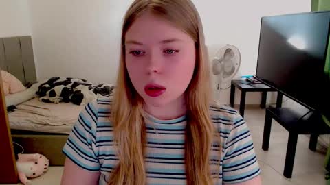 Snapshot of kitten_jenny01 chatting on September 30, 12:22 pm Jennyblonde and Emmabrunette online show from September 30, 12:22 pm