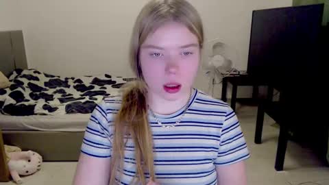 Snapshot of kitten_jenny01 chatting on December 14, 9:56 pm Jennyblonde and Emmabrunette online show from December 14, 9:56 pm