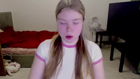 Snapshot of kitten_jenny01 chatting on January 15, 1:41 pm Jennyblonde and Emmabrunette online show from January 15, 1:41 pm