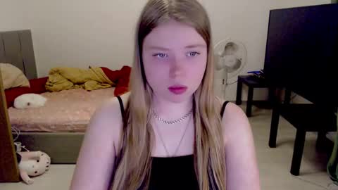 Snapshot of kitten_jenny01 chatting on October 25, 1:52 pm Jennyblonde and Emmabrunette online show from October 25, 1:52 pm