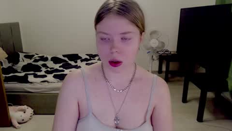 Snapshot of kitten_jenny01 chatting on March 2, 9:52 pm Jennyblonde and Emmabrunette online show from March 2, 9:52 pm