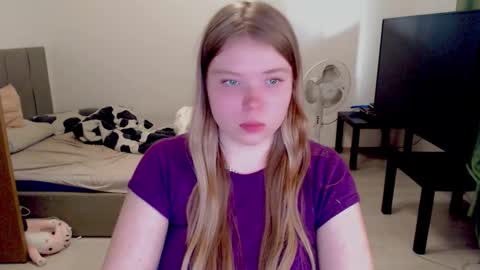 Snapshot of kitten_jenny01 chatting on October 12, 12:51 pm Jennyblonde and Emmabrunette online show from October 12, 12:51 pm
