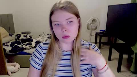 Snapshot of kitten_jenny01 chatting on September 20, 2:48 pm Jennyblonde and Emmabrunette online show from September 20, 2:48 pm