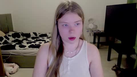 Snapshot of kitten_jenny01 chatting on March 8, 10:34 pm Jennyblonde and Emmabrunette online show from March 8, 10:34 pm