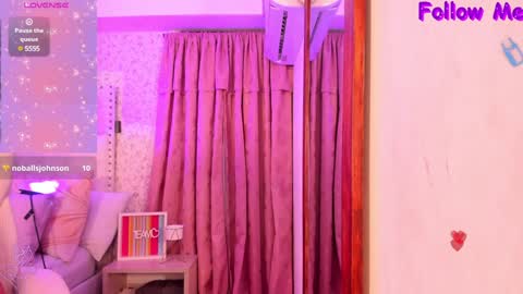 Kitty  online show from December 12, 5:42 am