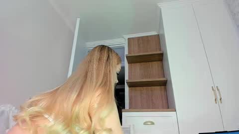 sophie online show from March 31, 7:25 pm