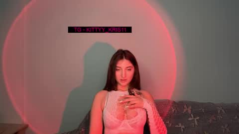 kitty_kristy1 online show from November 26, 11:06 pm