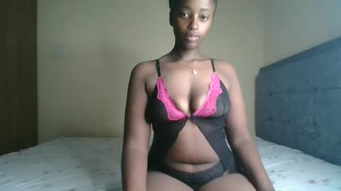 Kittypettite online show from February 18, 5:39 am