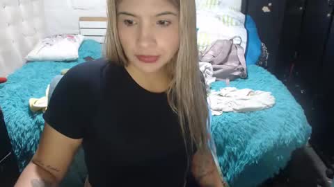 Snapshot of kittyzevee_ chatting on September 29, 10:26 pm kittyzevee_ online show from September 29, 10:26 pm