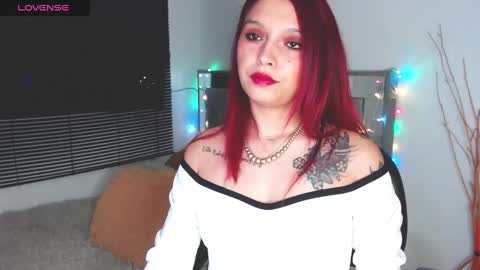 Snapshot of kmila_carson chatting on December 6, 3:52 am kmila online show from December 6, 3:52 am