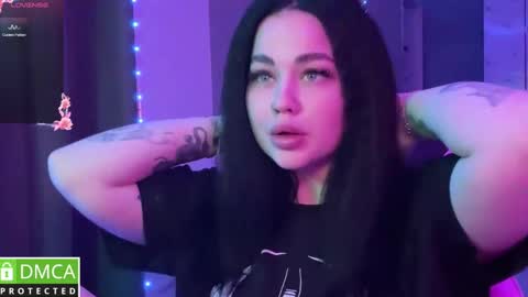 Mia online show from March 11, 11:48 pm