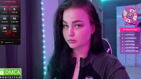 Mia online show from February 6, 7:51 pm