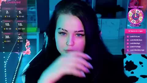 Mia online show from December 19, 4:57 pm