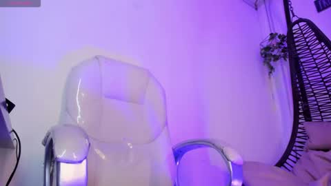 Snapshot of konstantine_macrothele chatting on October 12, 11:40 pm Eli Macrotel online show from October 12, 11:40 pm