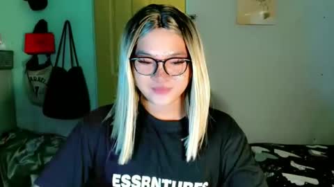 mmm ask me online show from April 13, 10:05 am