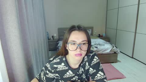 twitter    Annemarye 23 online show from April 8, 4:36 am