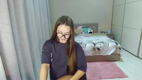 twitter    Annemarye 23 online show from October 15, 4:26 am