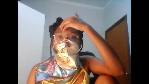 Snapshot of kristallvfs chatting on January 24, 2:49 am kristallvfs online show from January 24, 2:49 am