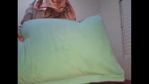 Snapshot of kristallvfs chatting on January 20, 12:36 am kristallvfs online show from January 20, 12:36 am
