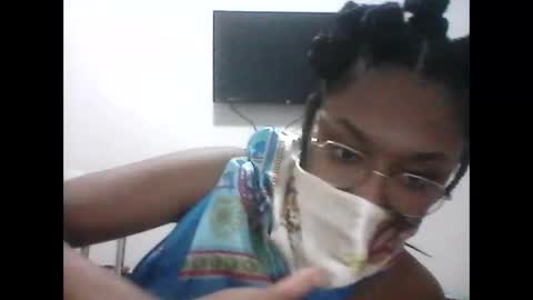 Snapshot of kristallvfs chatting on January 21, 2:33 am kristallvfs online show from January 21, 2:33 am