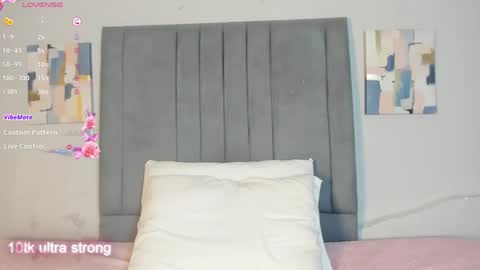 kristel_lee_ online show from May 1, 1:53 am