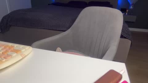 Kristi online show from October 27, 5:14 am