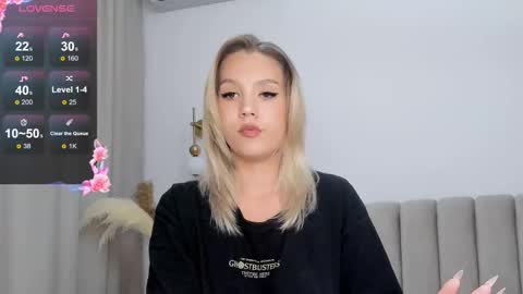 Snapshot of ksusha__sweet chatting on September 23, 9:35 pm Lady online show from September 23, 9:35 pm