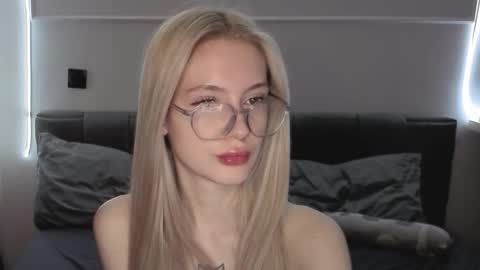 Bella online show from December 19, 2:53 pm