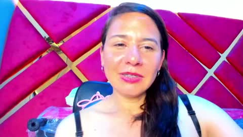 kylie_bloom online show from May 30, 2:20 am