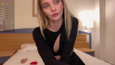 Snapshot of l_0l chatting on December 21, 9:58 pm Julie online show from December 21, 9:58 pm