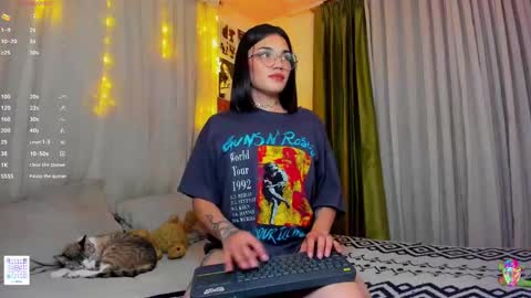 Snapshot of la_briela chatting on December 14, 2:33 am Help me reach 50 likes online show from December 14, 2:33 am