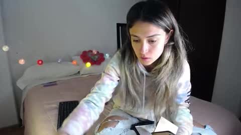 Catalina online show from December 17, 2:49 am