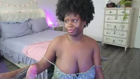 La Diosa Selene online show from August 2, 3:15 pm