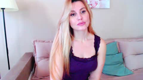 Lady  moon   online show from January 26, 1:04 pm