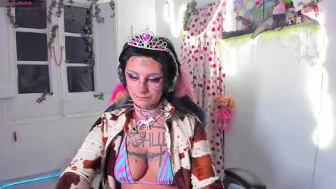 Mia online show from December 2, 10:45 pm