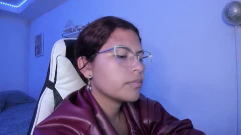 Snapshot of ladybrown_16 chatting on October 2, 3:00 am Lady online show from October 2, 3:00 am