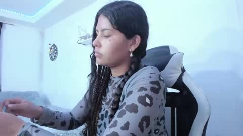 Snapshot of ladybrown_16 chatting on February 4, 4:05 am Lady online show from February 4, 4:05 am