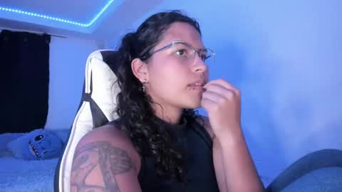 Snapshot of ladybrown_16 chatting on January 25, 2:58 am Lady online show from January 25, 2:58 am