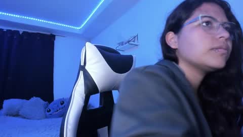 Snapshot of ladybrown_16 chatting on February 23, 2:56 am Lady online show from February 23, 2:56 am