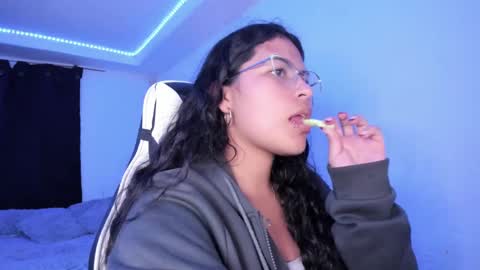 Snapshot of ladybrown_16 chatting on February 2, 3:21 am Lady online show from February 2, 3:21 am