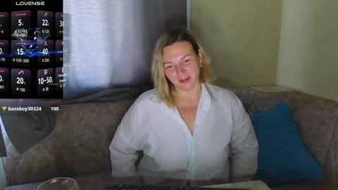 Snapshot of ladylucky_ chatting on October 20, 2:03 am ladylucky_ online show from October 20, 2:03 am