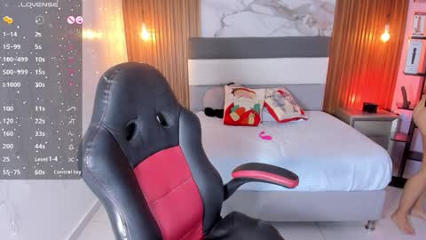 LADY  online show from November 25, 7:36 pm