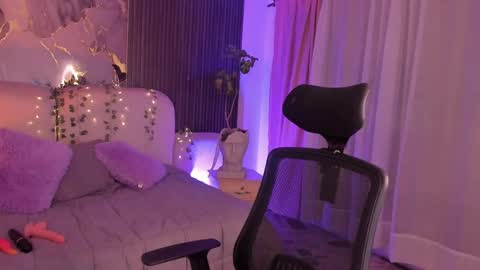 Lady  online show from May 29, 5:16 am